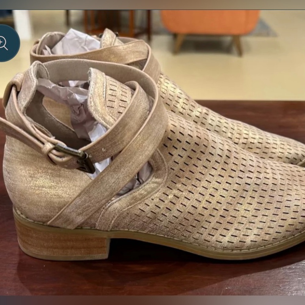 VANESSA WU-Anthropologie gold perforated leather strappy ankle bootie-EUC Sz 7.5